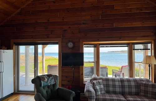 North Rustico Cottage | Oceanfront Cottage | Pet-Friendly | Direct Beach Access | North Rustico Bay!