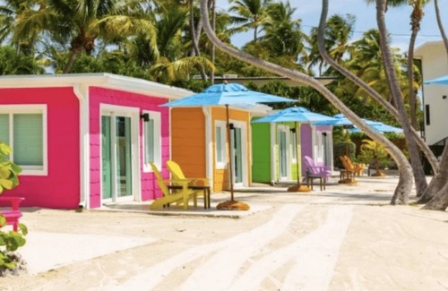 Islamorada Cottage | Oceanfront Cottage in Islamorada! Swimming Pool, Pets Allowed, Free Parking!