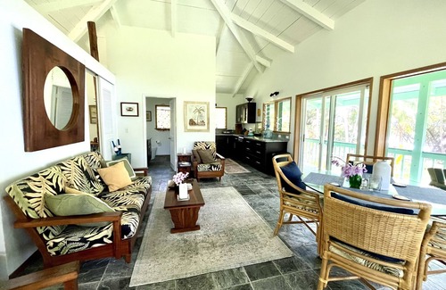 Opihikao Cottage | Oceanfront Cottage in Scenic 'Old Hawaii' - the Original Rainbow Dreams Cottage