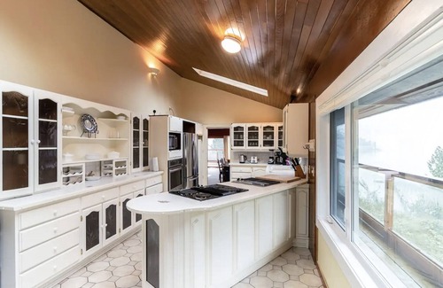 District of North Vancouver House | Oceanfront Cottage w/Rare pvt dock, hot tub, large backyard