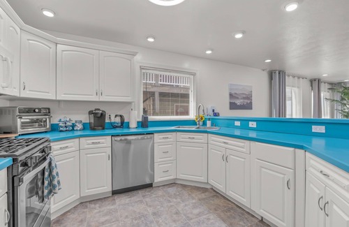 Cottage Line House | Oceanfront Cozy Beach Duplex