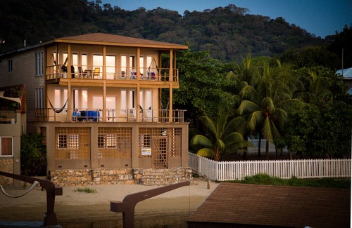 Antoneys Cay House | Oceanfront! Diving, Snorkeling, Kayaking on site. Turtle Casa PENTHOUSE SUITE