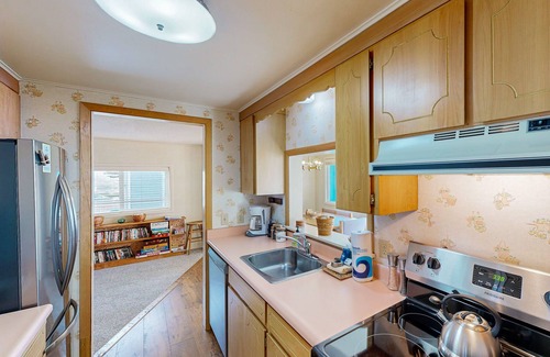 Logsden House | Oceanfront, dog-friendly home with 180-degree view, deck & great location