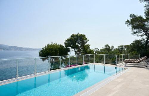 Torrenova Villa | Oceanfront Elegance Villa with Private Sea Access in Magaluf