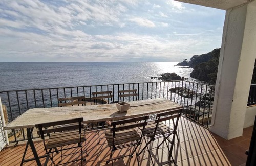 Calella de Palafrugell Apartment | Oceanfront apartment 30 steps from the beach