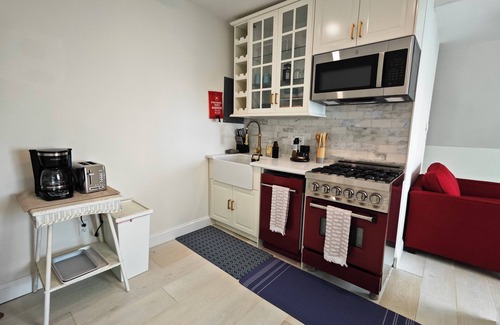 Winthrop Apartment | Oceanfront Escape Near Boston - Steps to Sand