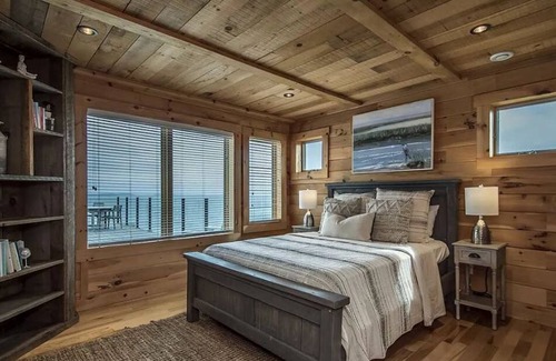 Cows Bay House | Oceanfront Estate with hot tub and gym