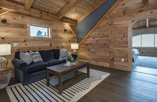 Cows Bay House | Oceanfront Estate with hot tub and gym