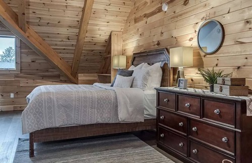Cows Bay House | Oceanfront Estate with hot tub and gym