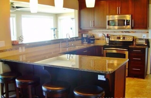 Campbell River House | Oceanfront Executive, 2 Bedroom family friendly and close to downtown.