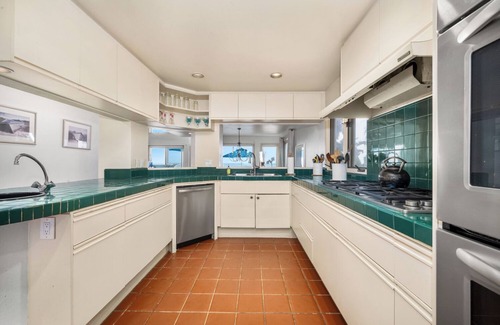 Capistrano Beach House | Oceanfront Family Home with Firepit on the Sand