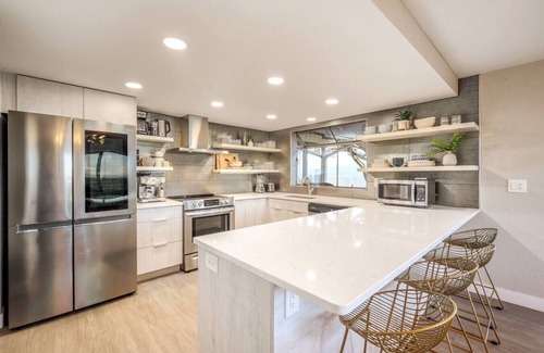 Oak Harbor House | Oceanfront Family Retreat