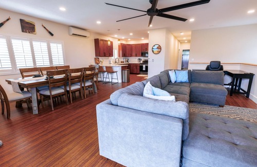 Ka'a'awa House | Oceanfront Family Retreat - Large Groups Sleeps 20+