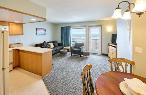 Lincoln City House | Oceanfront Family Suite - Full Kitchen - Beautiful Views and Pool & Hot Tub Access