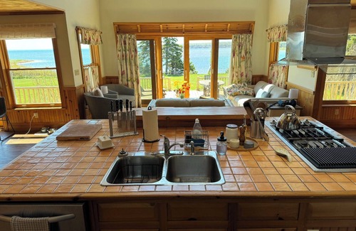 Red House House | Oceanfront family vacation home on peaceful Howe Bay