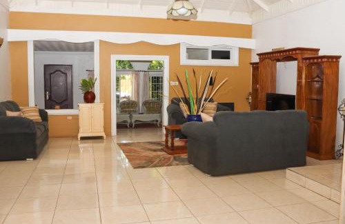 Black River Villa | Oceanfront Family Villa
