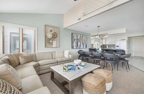 Ocean Isle Beach House | Oceanfront Free EV charger & GolfCart, Pool