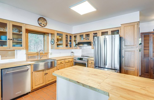 Marlboro House | Oceanfront Frenchman Bay Home: Stunning View!