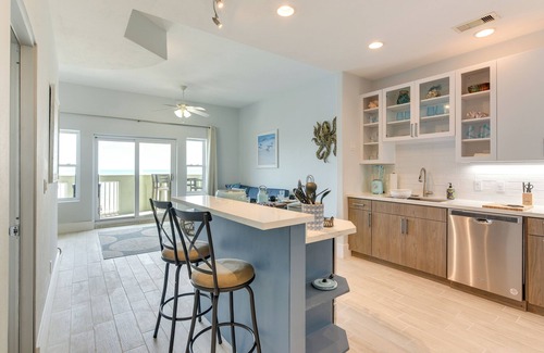 Galveston Condo | Oceanfront Galveston Condo in Amazing Location!