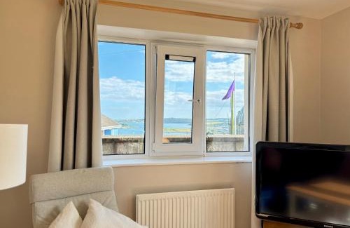 Cobh Apartment | Oceanfront Gem Overlooking Cobh
