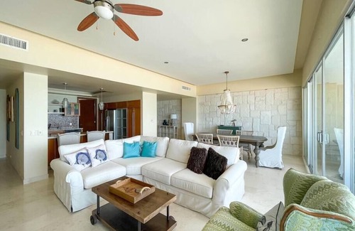 Puerto Penasco Condo | Oceanfront Gem with Pools & Private Beach #704