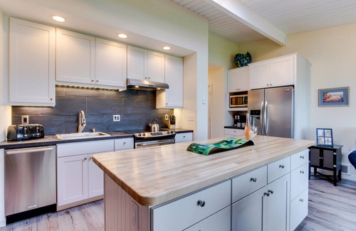 Gearhart Condo | Oceanfront getaway close to Gearhart Golf Links , no pets