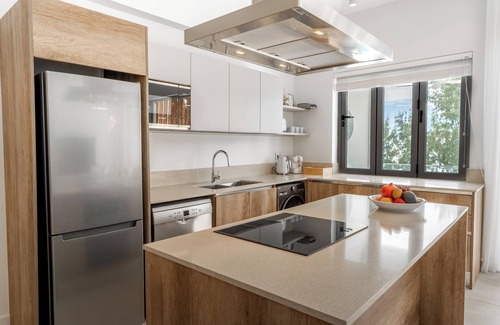 Grand Gaube Apartment | Oceanfront Getaway: Grand Gaube