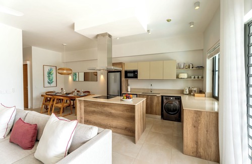 Grand Gaube Apartment | Oceanfront Getaway: Grand Gaube