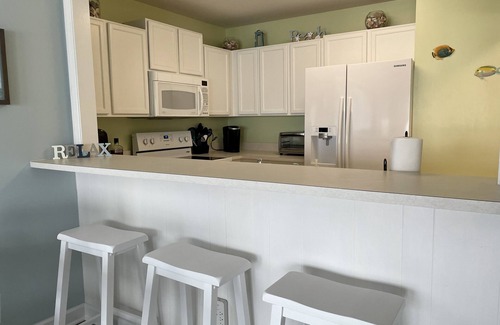 Kure Beach Condo | Oceanfront Ground Floor Condo with Pool- Riggings D1