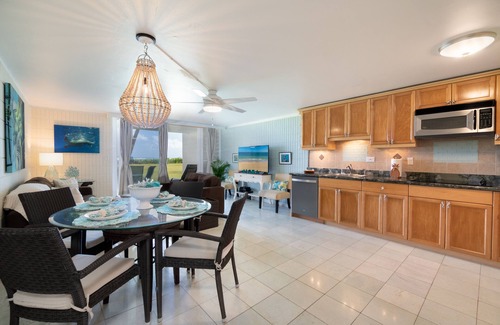 Punaluu Condo | Oceanfront & Ground floor- sleep to the sound of waves!