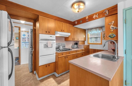 Nelscott House | Oceanfront home, beach view with direct beach access in the hear of Lincoln City