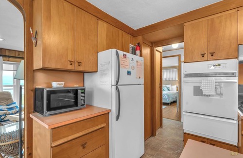 Nelscott House | Oceanfront home, beach view with direct beach access in the hear of Lincoln City