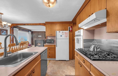 Nelscott House | Oceanfront home, beach view with direct beach access in the hear of Lincoln City