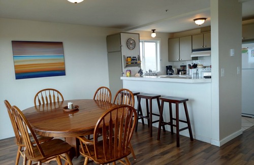 Grayland House | OCEANFRONT Home - Beach Path - Fantastic Views - Large Deck - Fire Pit - Dogs OK