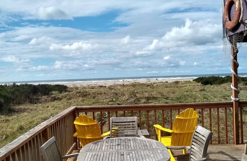 Grayland House | OCEANFRONT Home - Beach Path - Fantastic Views - Large Deck - Fire Pit - Dogs OK