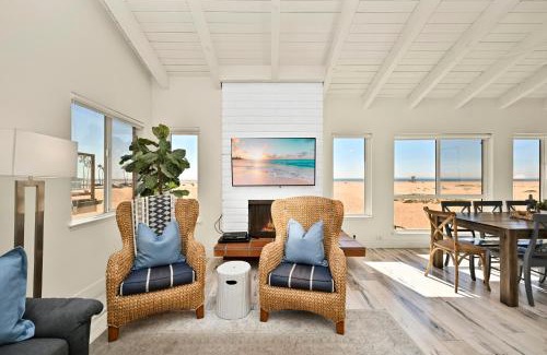 Balboa Peninsula House | Oceanfront Home on the Boardwalk with 3 car Garage, AC, Giant Patio, Ocean Views, Walk to Pier