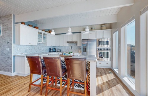 South Beach House | Oceanfront home with incredible Pacific view, private hot tub, deck grill & W/D