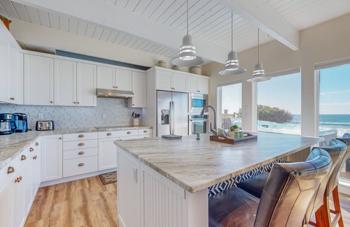 South Beach House | Oceanfront home with incredible Pacific view, private hot tub, deck grill & W/D