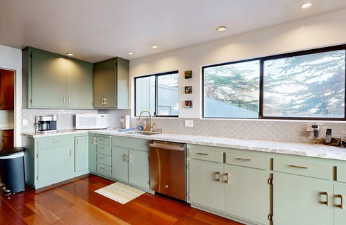 Sea Ranch House | Oceanfront Home with Hot Tub, Deck, Shared Pool Access, & WiFi - Dogs OK