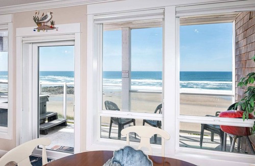 Lincoln City Condo | Oceanfront, Hot Tub, Onsite Pool | Pacific Pearl