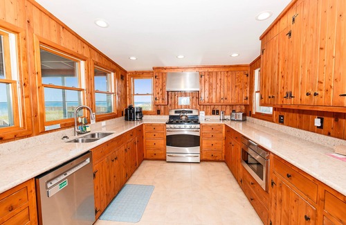 Southern Shores House | OCEANFRONT, Hot Tub, Private Beach Access, SS9, Aries