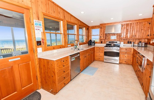 Southern Shores House | OCEANFRONT, Hot Tub, Private Beach Access, SS9, Aries