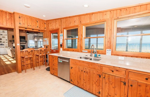 Southern Shores House | OCEANFRONT, Hot Tub, Private Beach Access, SS9, Aries