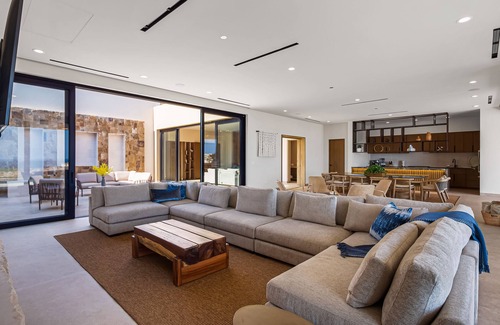 Los Cabos House | Oceanfront house with on-site golf, heated pool, hot tub, fitness room & grill