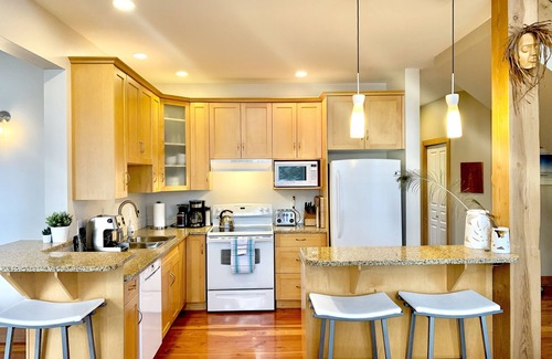 East Sooke House | Oceanfront House on 3 Acres with Hot Tub and Private Beach and Dock