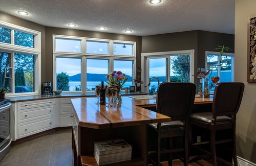Sooke House | Oceanfront House with Hot Tub
