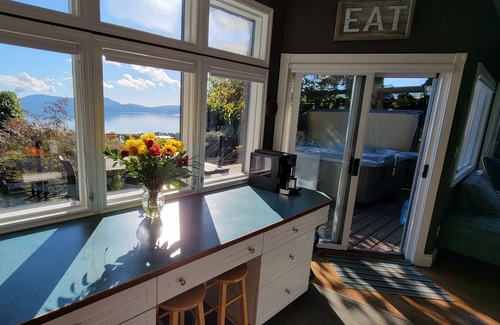 Sooke House | Oceanfront House with Hot Tub