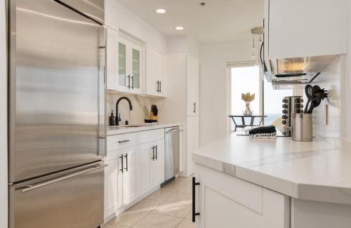 Village of La Jolla Apartment | Oceanfront in La Jolla Steps to Beach Shops Dining Dawn Patrol by AvantStay