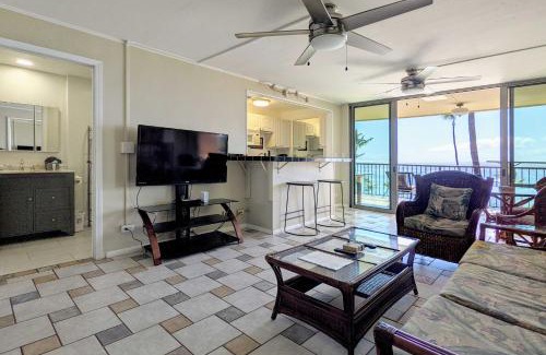 Honokowai Apartment | Oceanfront Lahaina Condo with Balcony and Pool Access!
