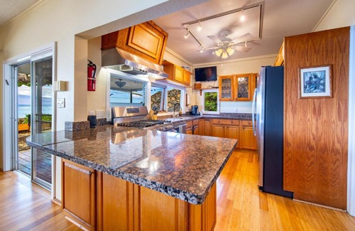Historic Lahaina Front Street House | Oceanfront Lahaina Front Street Private Home